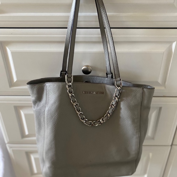 Michael Kors Grey leather purse with braided handle - Picture 3 of 4